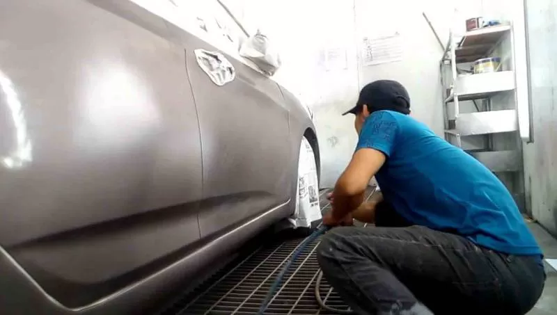 1.0 Kg – Sơn 2K trên nhựa đen bóng