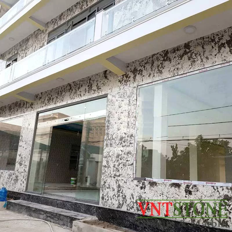 Đá Ốp Tường Mặt Tiền Alaska White