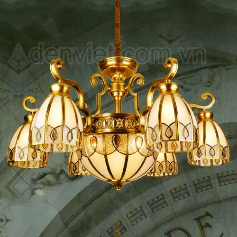 Đèn chùm đồng phong cách Italia trang trí phòng khách