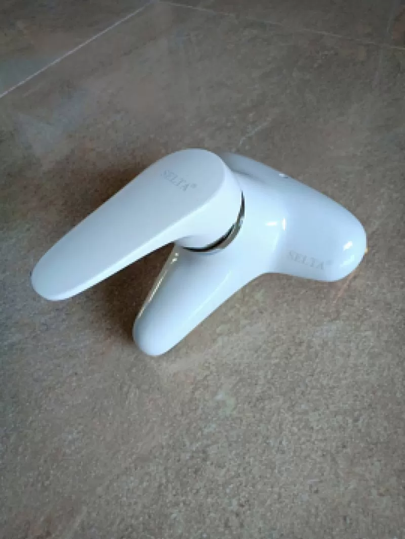 Vòi 6116 Sứ trắng 