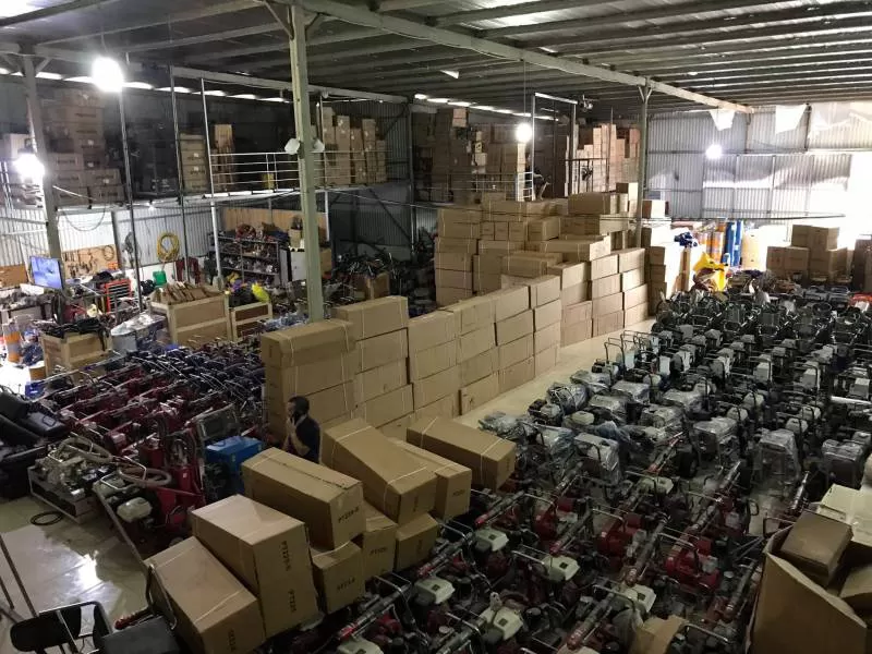 Ngập tràn máy phun sơn, keo chống thấm mới về Anh Hưng Phát