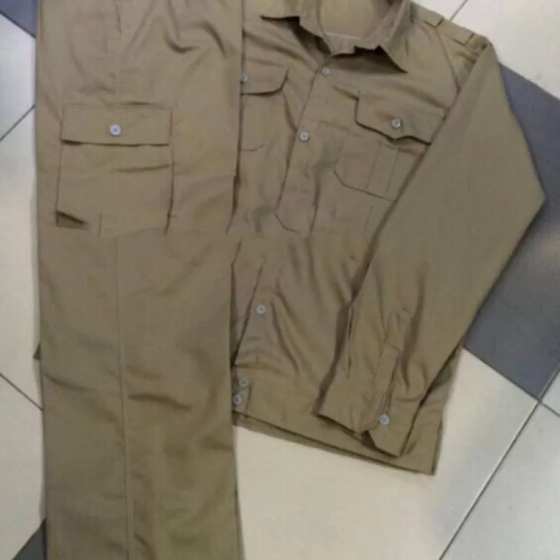 Quần áo màu nâu đất