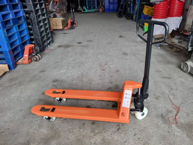 Xe nâng tay model BF25 tải trọng 2500kg bánh Nilon