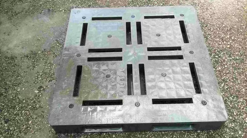 Pallet nhựa 1100x1100x140mm màu xám