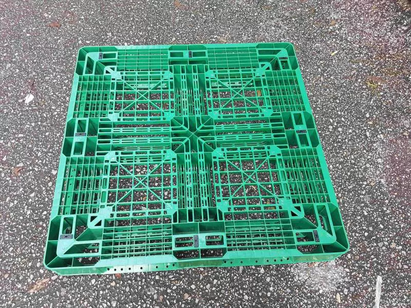 Pallet nhựa 1100x1100x130mm xanh