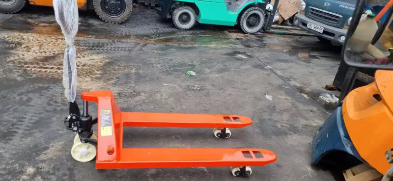 Xe nâng tay DB25 tải trọng 2500kg bánh nilon trắng