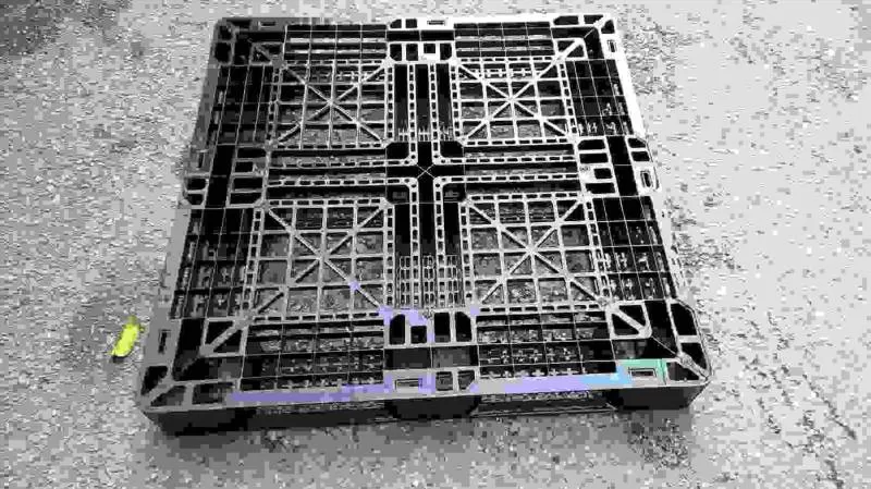 Pallet nhựa 1000x1000x120mm màu đen