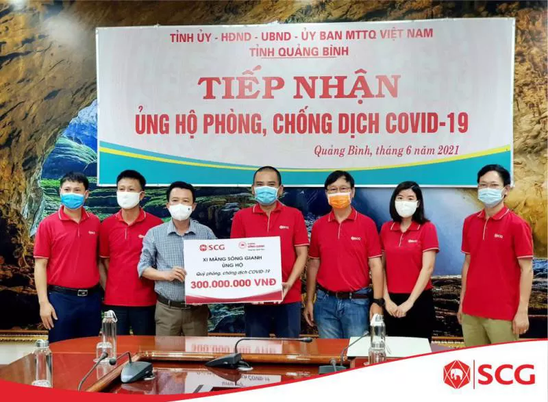 XI MĂNG SÔNG GIANH ỦNG HỘ 300 TRIỆU ĐỒNG ỦNG HỘ QUỸ PHÒNG, CHỐNG COVID-19 TỈNH QUẢNG BÌNH