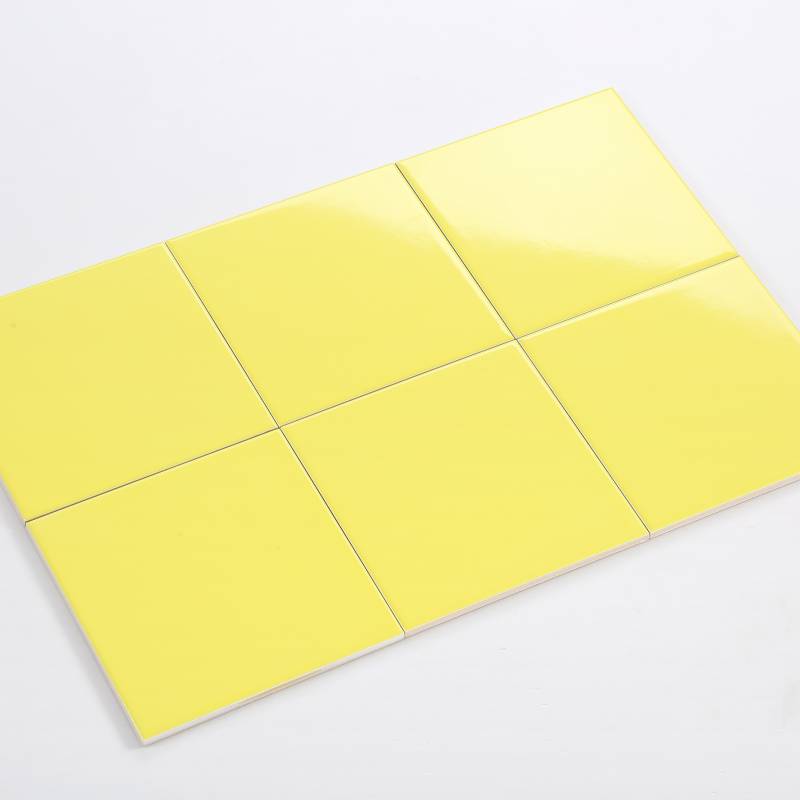 Gạch thẻ vàng bóng phẳng 150*150mm M151505