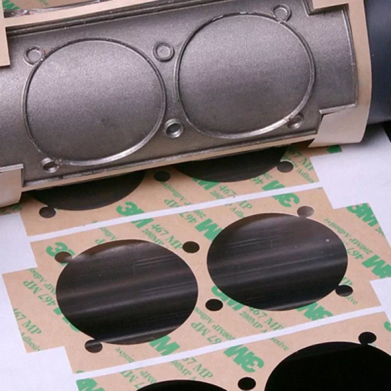 Cắt băng keo theo hình dạng yêu cầu - Bế băng keo