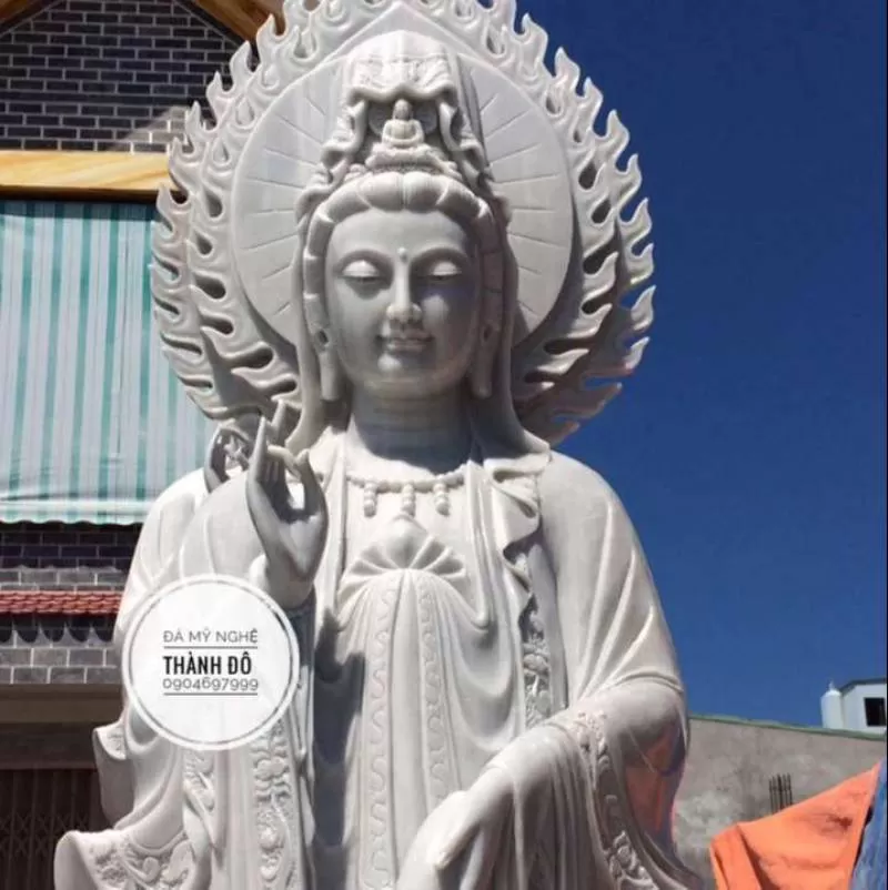 Tượng Phật Quan Âm bằng đá cẩm thạch