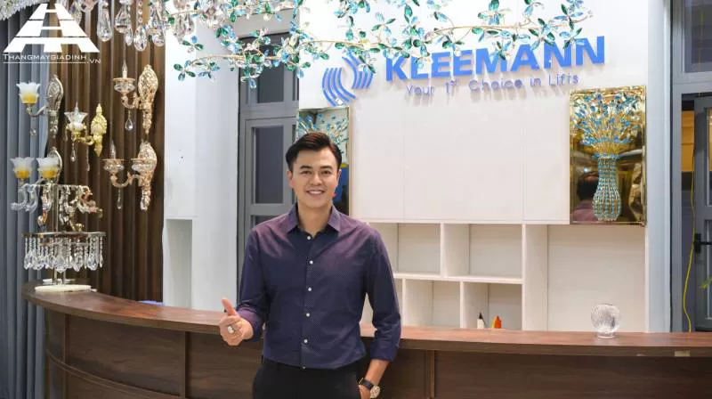 Cùng MC Tuấn Tú trải nghiệm showroom kết hợp thang máy - nội thất - đèn chùm