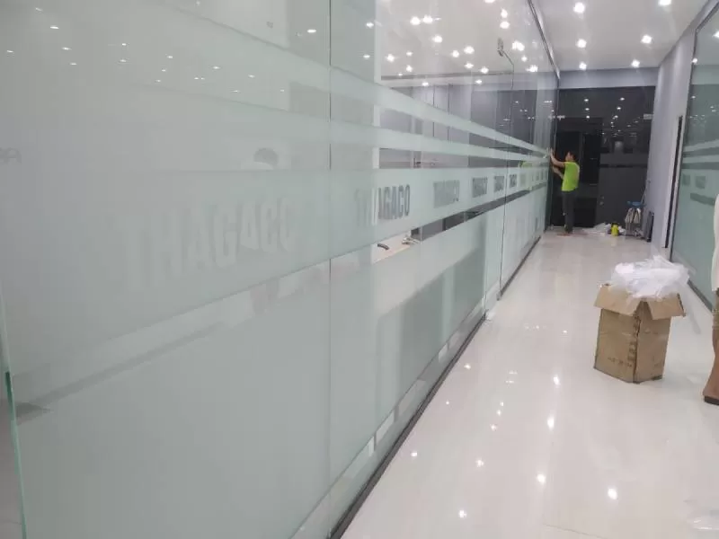 Decal mờ dán kính văn phòng 