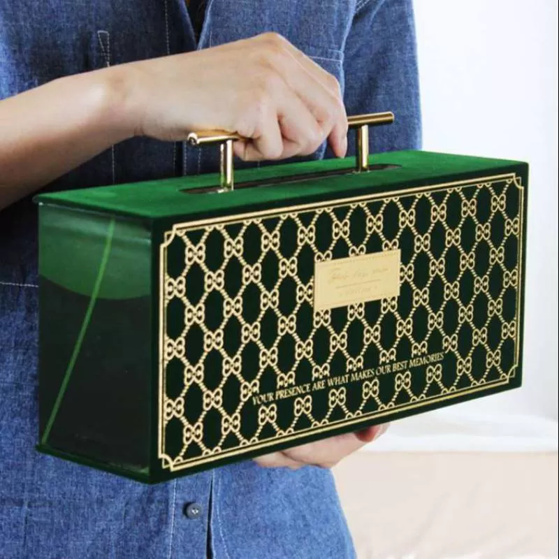 Mẫu hộp nắp bìa nam châm 2022 thiết kế tay cầm kim loại cao cấp