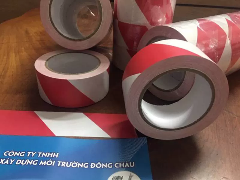 Băng keo dán nền 1 mặt sọc đỏ trắng Việt Nam