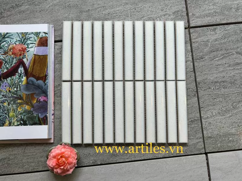 Mosaic thanh lõm nhỏ trắng sữa hạt mè