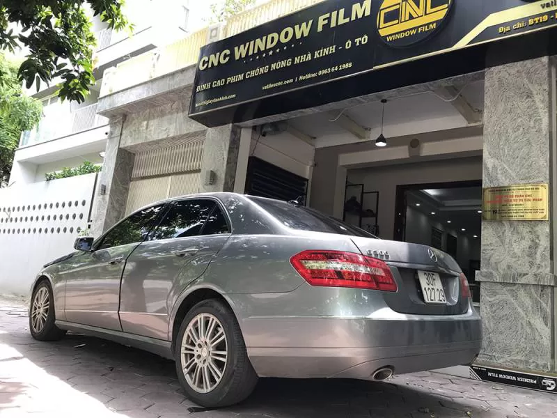 Dán kính chống nóng ô tô, carbon film cách nhiệt mạnh, giá thành rẻ