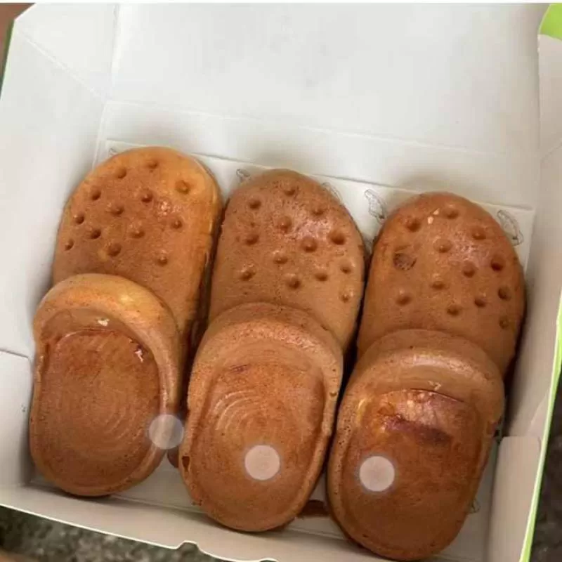 Commercial Nonstick Shoes Waffle Maker Electric Gas Machine for Making Snacks for Breakfast or Afternoon Treats Shoes Shaped