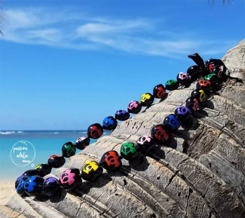 Hawaiian Kukui Nut Leis Beads Necklaces with Hand Painted Flower Adjustable 32 Inches Lei for Men and Women