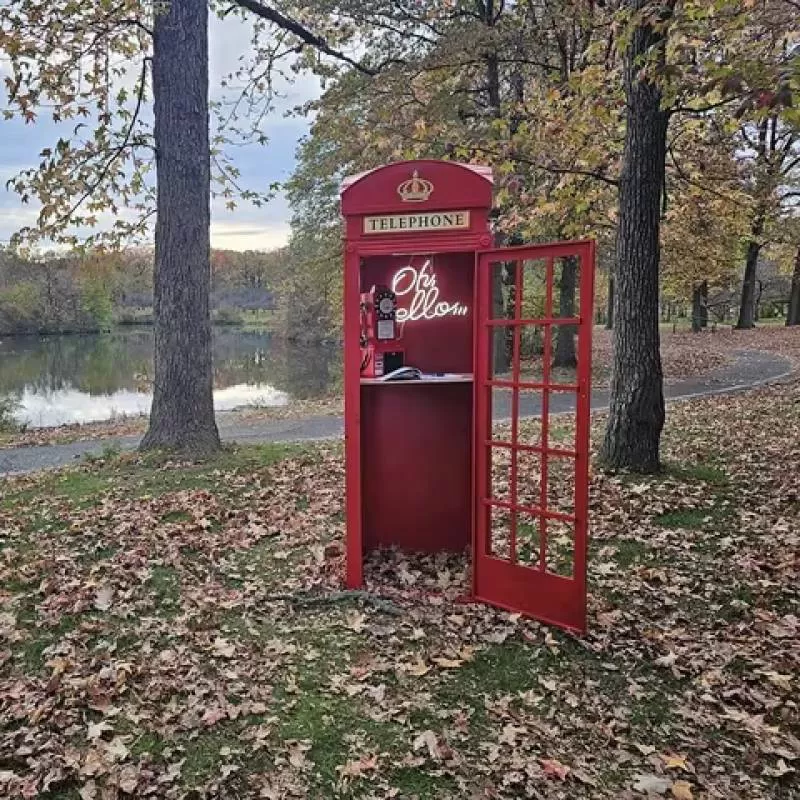 Custom Logo London Telephone Booth Audio Guestbook Wedding Decoration with LED Light Artificial Flowers Red Telephone Booth