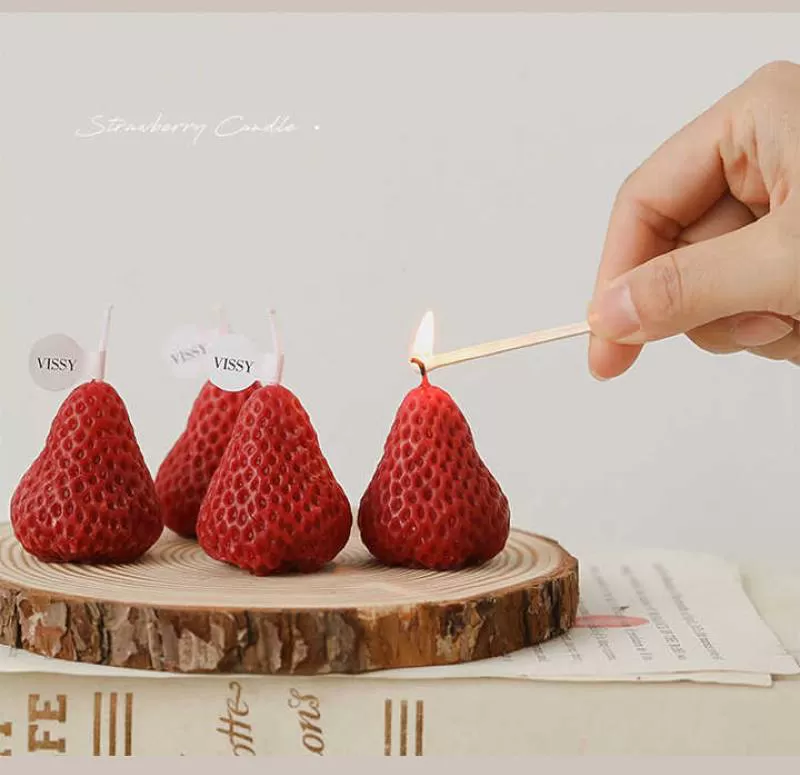 Factory Direct Hot DIY Strawberry Scented Soy Wax Candle for Birthday & Christmas Souvenirs & Home Decor for Holiday Use