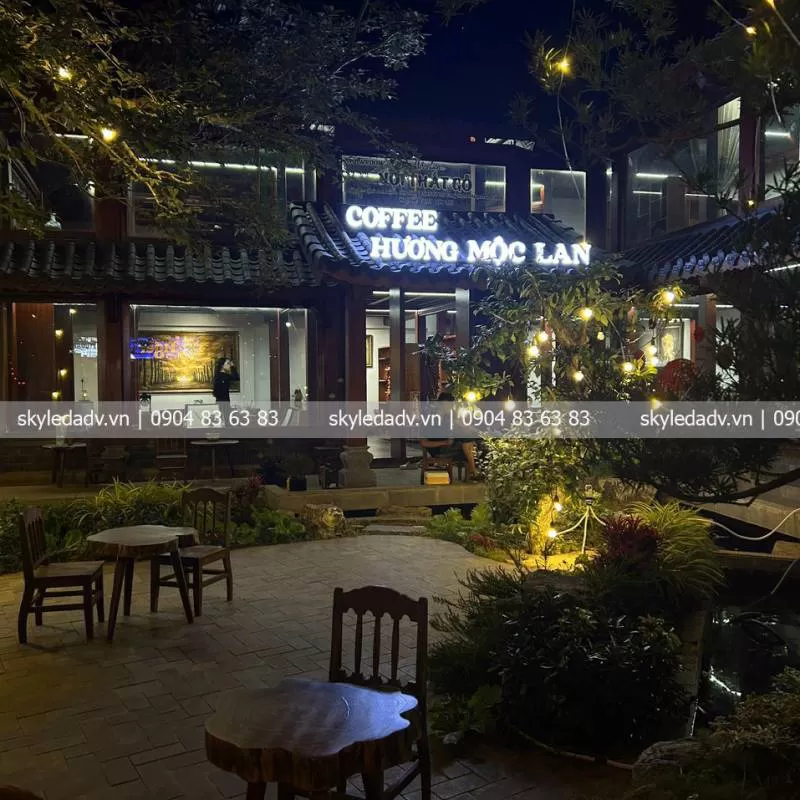 Bảng hiệu quán cafe Buôn Ma Thuột