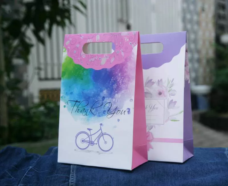 Túi giấy nắp gập 28x18x8 không dây quai