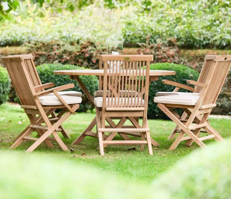 Bàn ghế ngoài trời – Những điều cần lưu ý khi lựa chọn