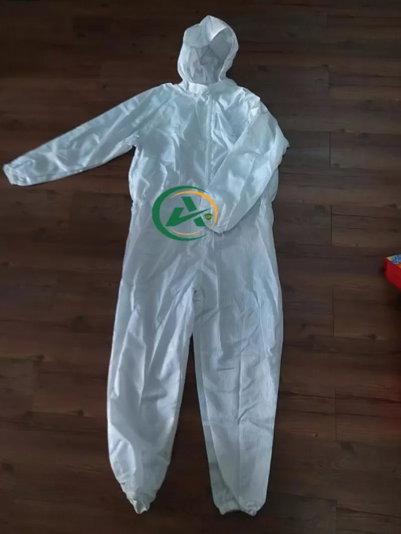 Áo quần phòng sạch vải poly tĩnh điện ( trắng + xanh). Loại liền thân