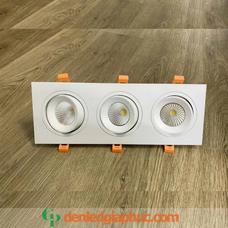 Đèn âm trần ba COB vỏ trắng viền dày 3x7w chỉnh 2 hướng - R