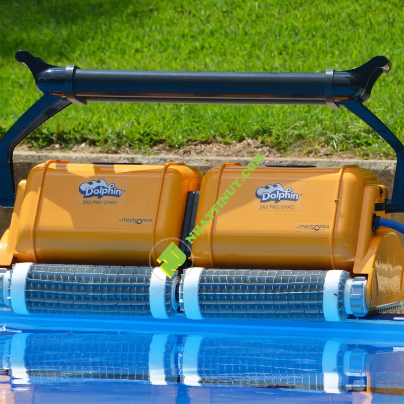 Thiết bị vệ sinh hồ bơi tự động cá heo dài 40 mét máy hai thân dưới nước bể bơi